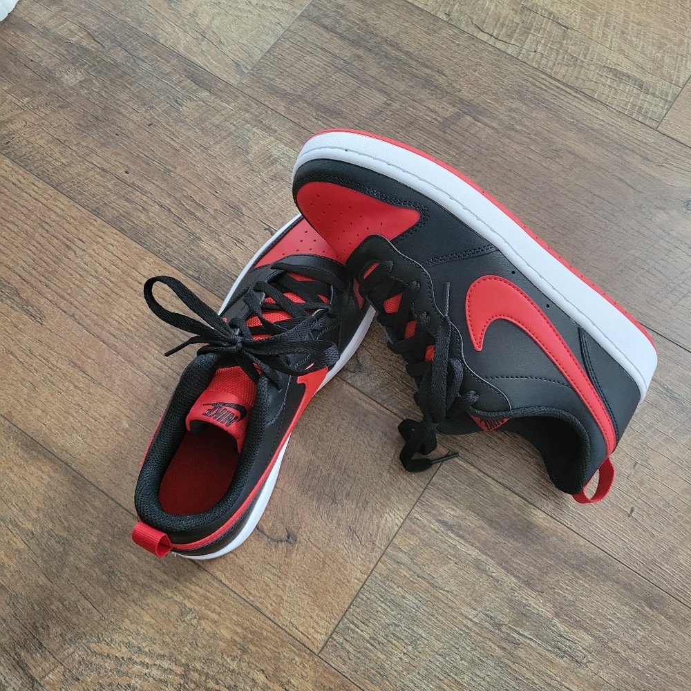 Nike Courts Size 7 Youth (big kids/teen/men)  NEW, never worn NO BOX